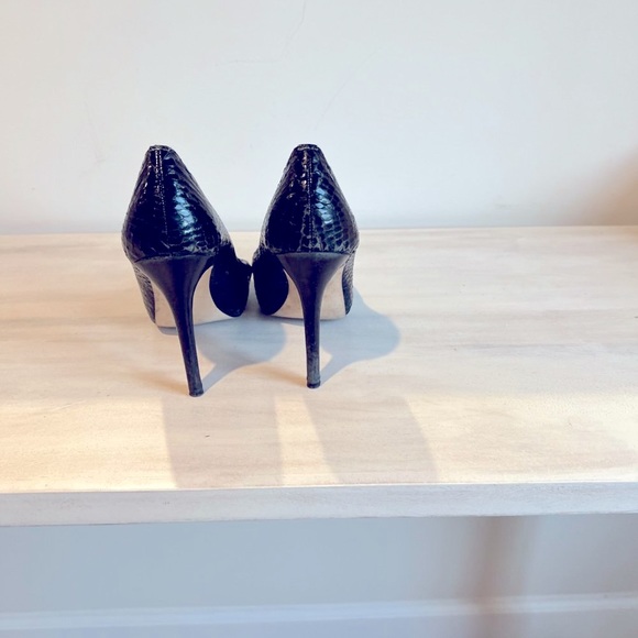 Black Leather Snakeskin Classic Pump Heels Round Open Toe Career - Picture 2 of 5